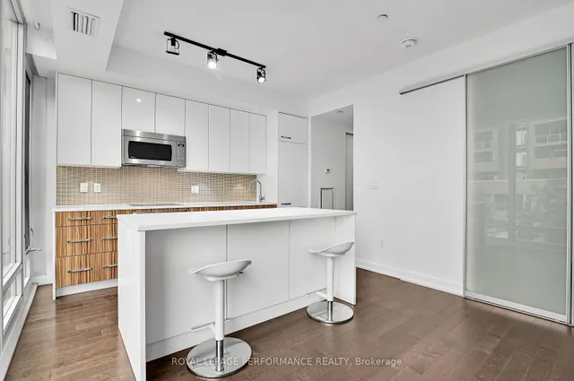 111 Champagne Ave #202, Ottawa 4