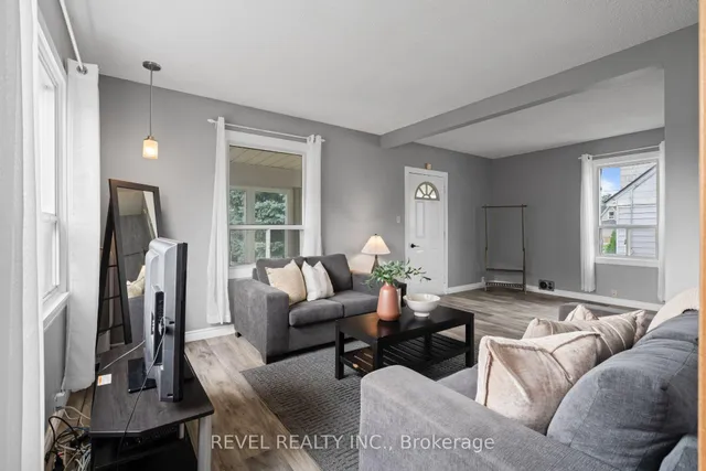 3 1/2 Dundonald St, St. Catharines 3