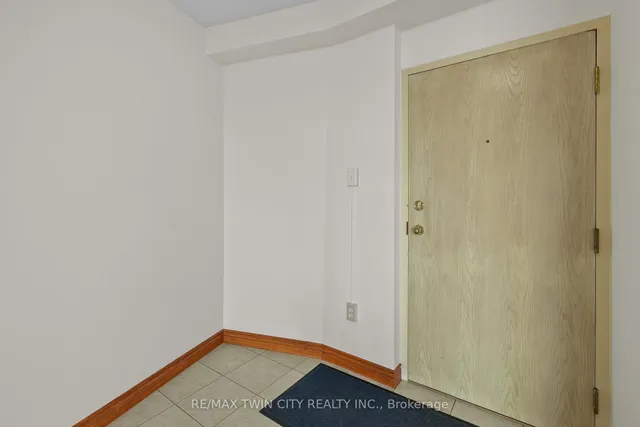 9 Bonheur Crt #905, Brantford 4