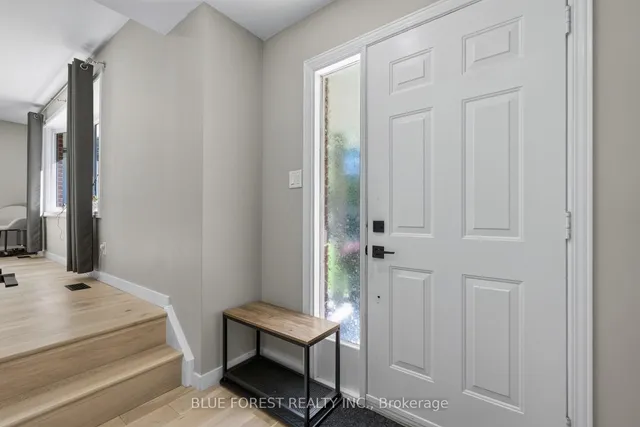 32 Meadowview Rd, London South 4