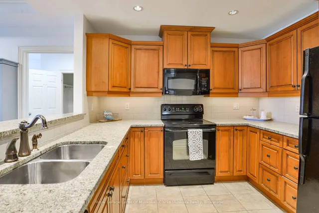 130 Steamship Bay Rd #504, Gravenhurst 4