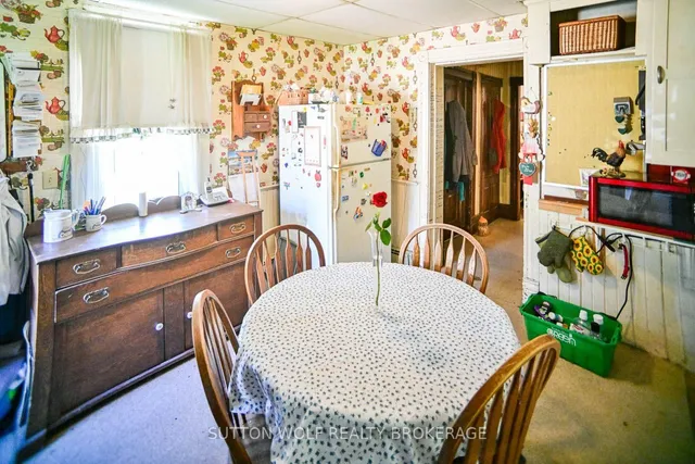 351 Albert St, Strathroy-Caradoc 2