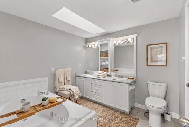 340 Ambleside Dr #17, London North 3