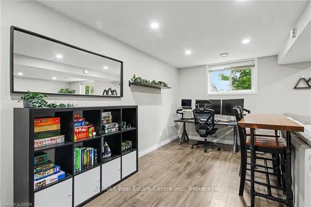 484B RED FOX Rd, Waterloo 4
