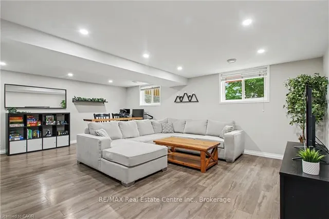 484B RED FOX Rd, Waterloo 2
