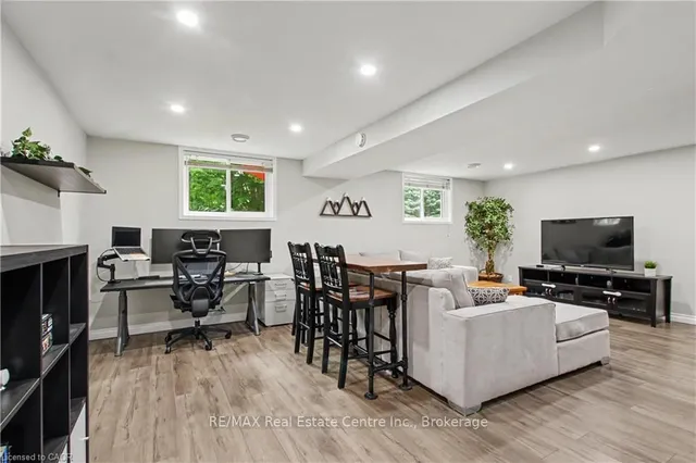 484B RED FOX Rd, Waterloo 3