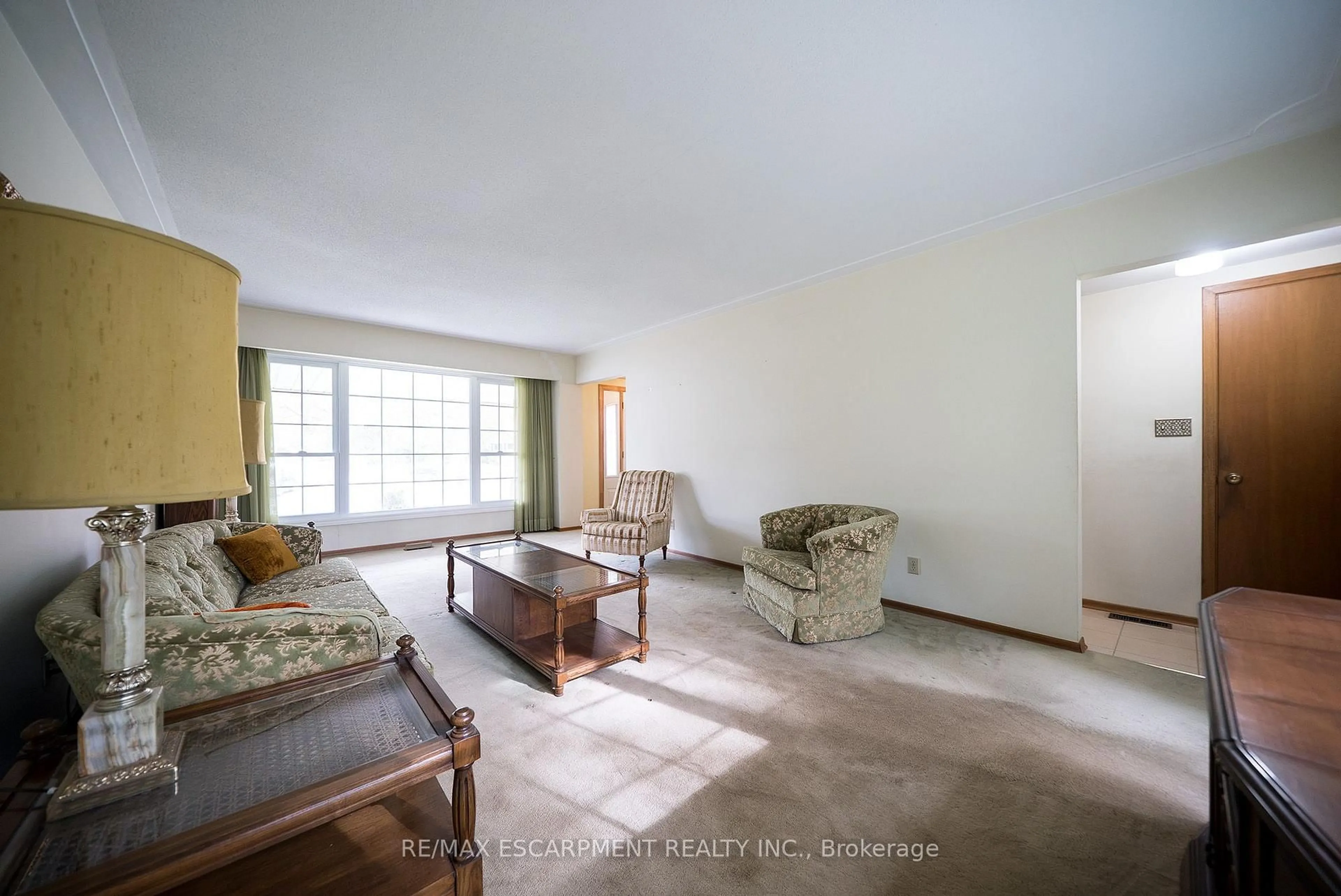 trreb/IMG-X13850028_0f2137f4-4e61-4f6e-88db-5fd7f35f2606-l.jpg