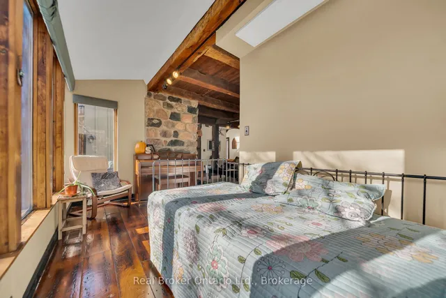 4766 Hyndman Dr, Southwest Middlesex 5