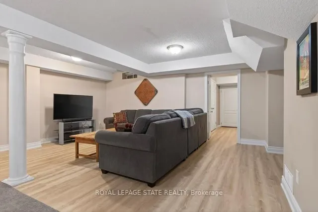 100 Beddoe Dr #101, Hamilton 3