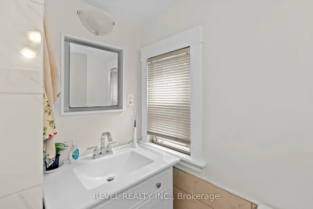 33 Cline Ave, Hamilton 4