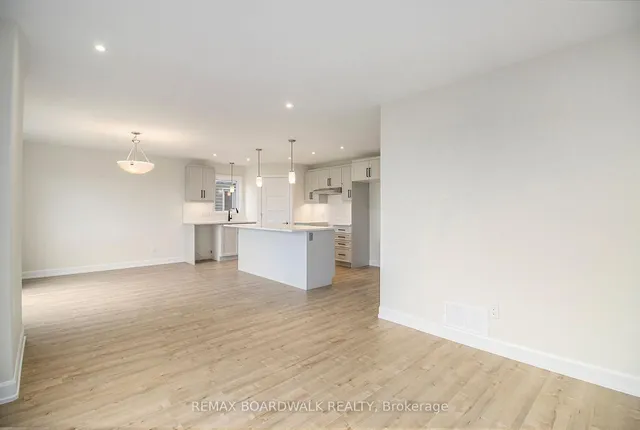 1194 Montblanc Cres, Russell 5