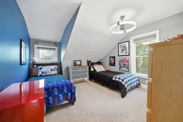 13 Forest Rd, Brantford 3