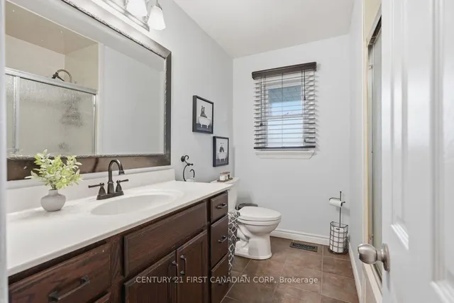 283 Spruce St, London East 4