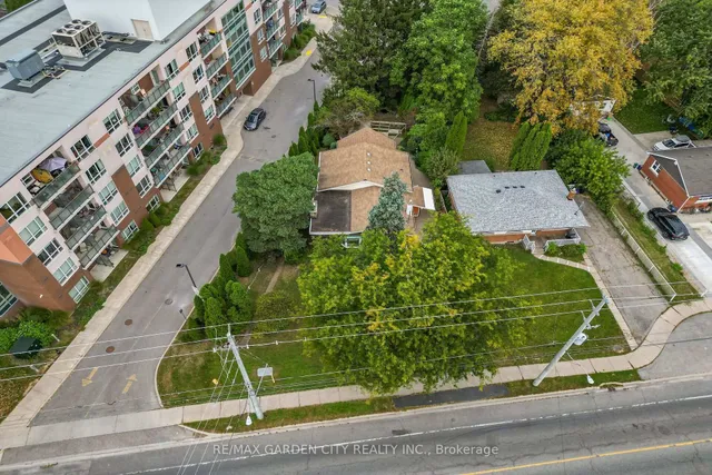 529 Carlton St, St. Catharines 3