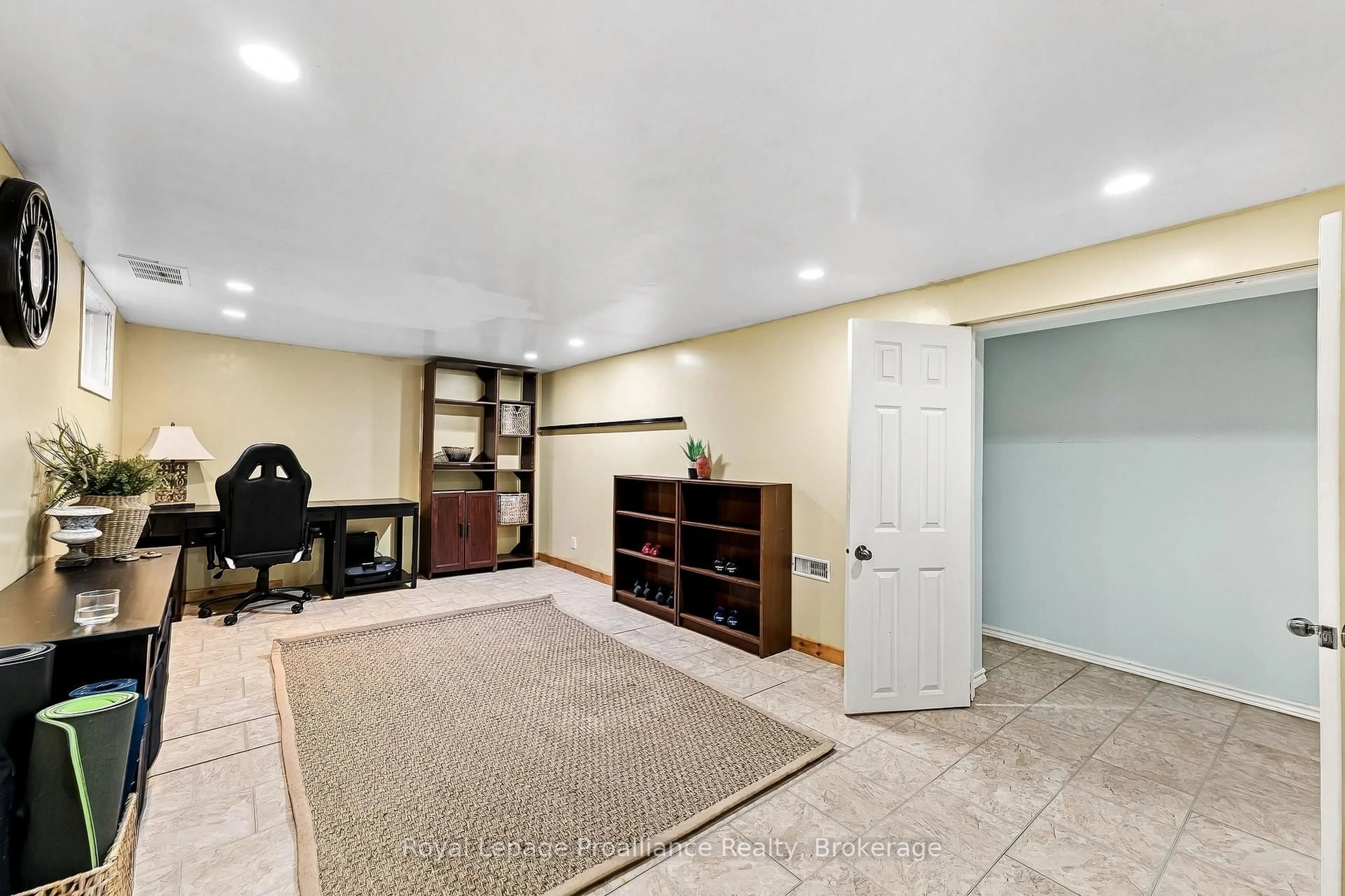 trreb/IMG-X13852568_0ab11409-1a74-4a0b-a98f-303fe8f0280c-l.jpg