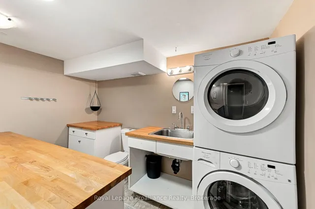 31 Perry Ave, Brighton 3