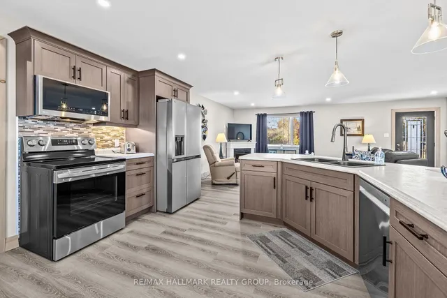 1016 Castleford Rd, Renfrew 2
