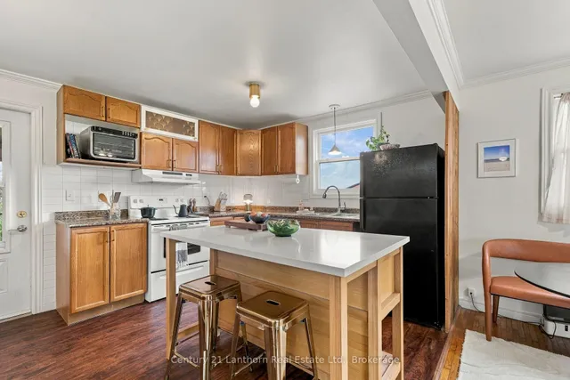 212 Old Milford Rd, Prince Edward County 2