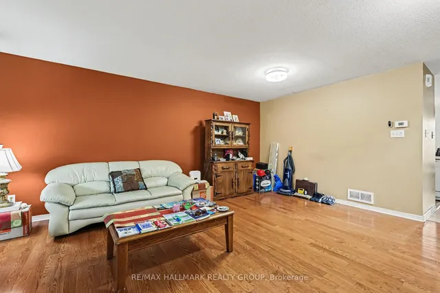 118 Hollowbrook Dr, Ottawa 4