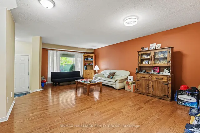 118 Hollowbrook Dr, Ottawa 3