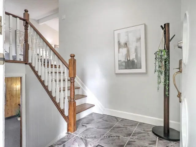 98 Goldwick Cres, London East 5