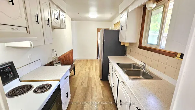 17 Edgemere Cres, London South 3