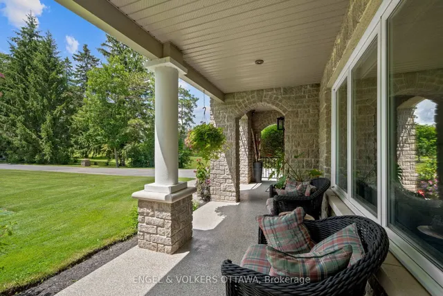 5833A Rideau Valley Dr, Manotick 4
