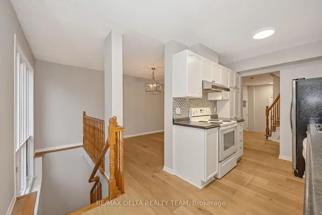 858 Como Cres, Ottawa 4