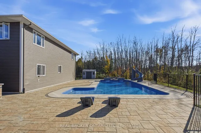 5381 Desmarais Rd, Greater Sudbury 3