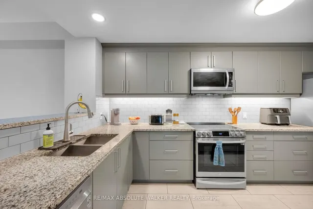 54 Castle Glen Cres, Ottawa 4