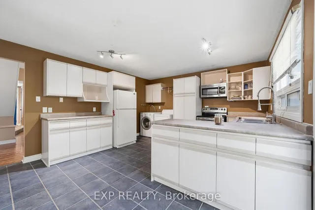 56 Yardley Pl, London North 4