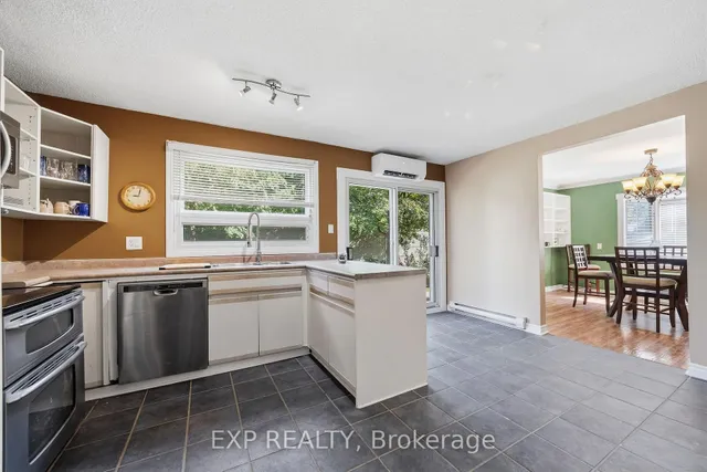 56 Yardley Pl, London North 2