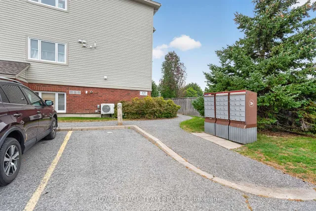 173-C Crestway Dr, Ottawa 5