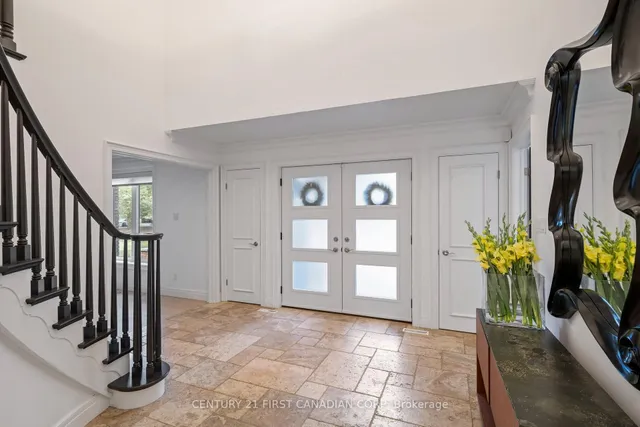 86 TOBIN Crt, London South 3