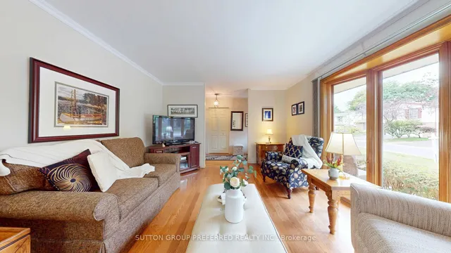 573 Jamaica Crt, London South 4