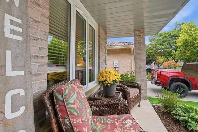 177 Bournemouth Dr, London East 5