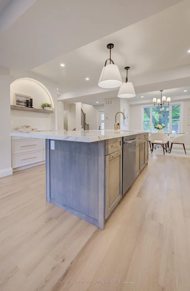 34 Moore Ave, Waterloo 5