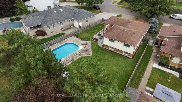 7979 Oakridge Dr, Niagara Falls 4