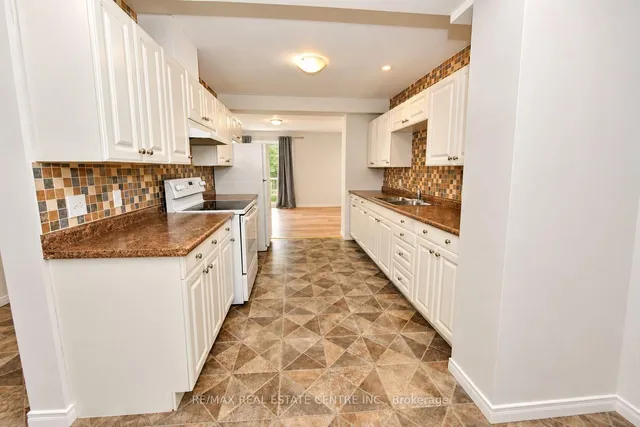 23 Howe Dr #8, Kitchener 2
