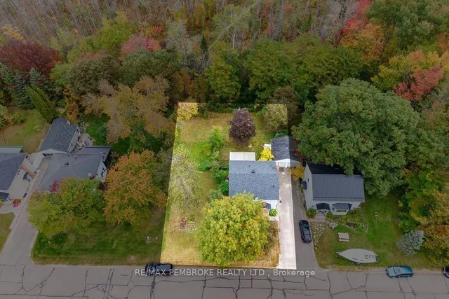 10 Laurier Ave, Deep River 5