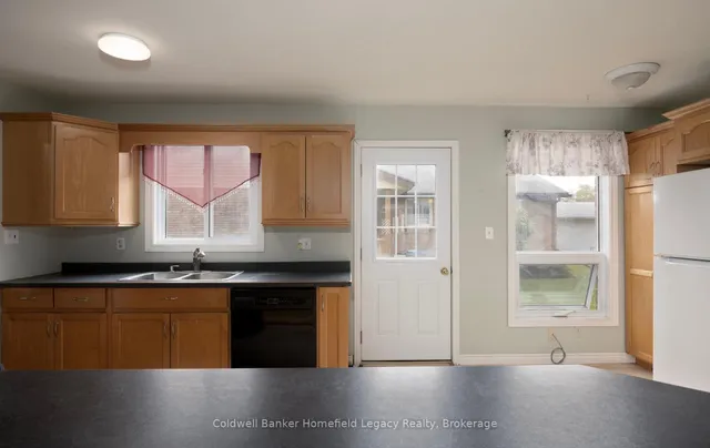 10 Dunsford Cres, St. Marys 5