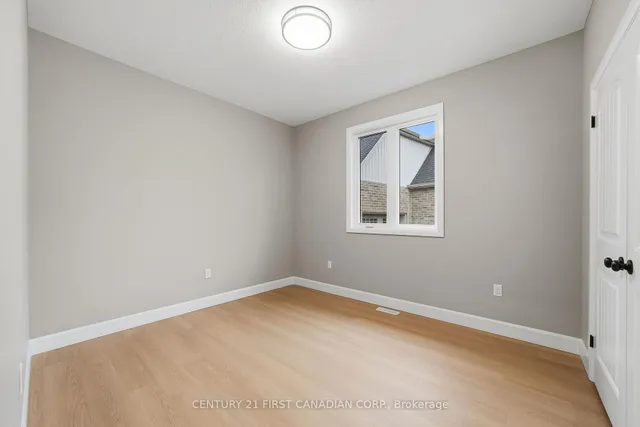 78 Queen St, North Middlesex 5