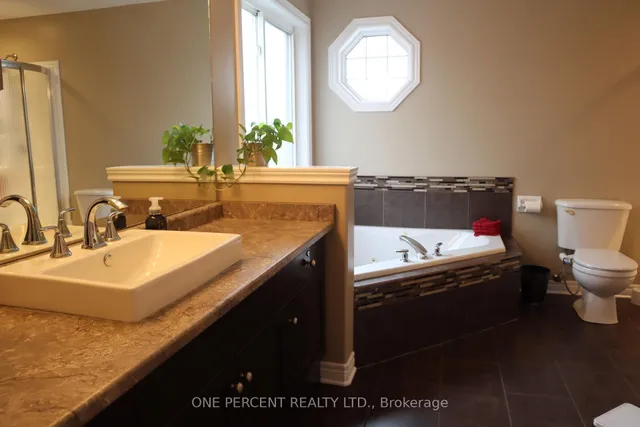 349 Winterberry Blvd, Thorold 4