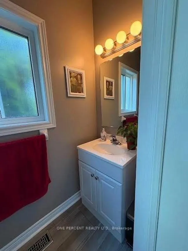 349 Winterberry Blvd, Thorold 5
