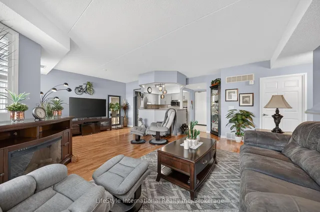 208 Silvercreek Pkwy #104, Guelph 4
