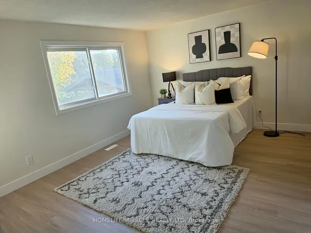23 Alayne Cres, London South