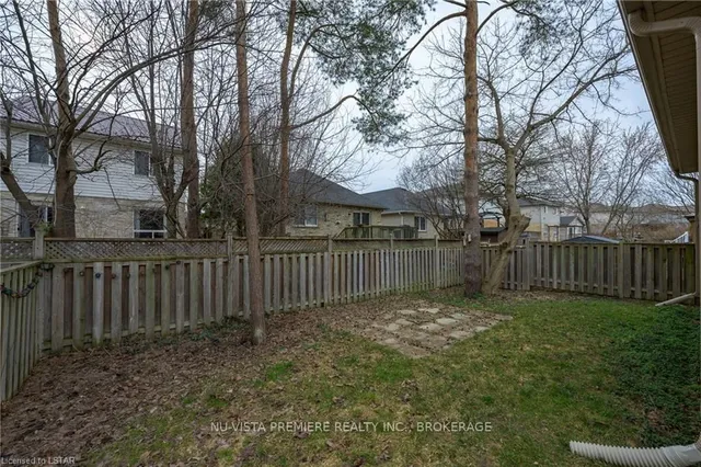 602 SPRUCEWOOD Dr, London North 5