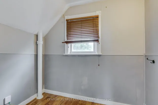 16 Lansdowne Ave, London East 4