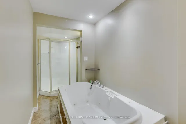 16 Lansdowne Ave, London East 5