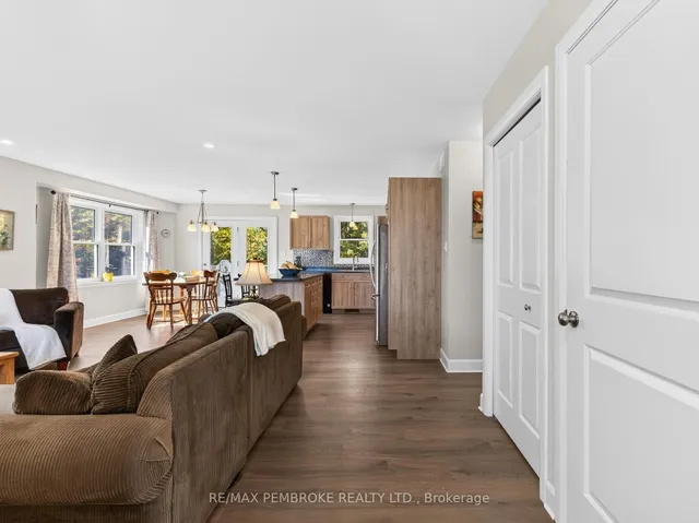 46 Terrance Dr, Petawawa 4